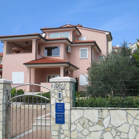 Apartments Villa Fernetich Premantura Extérieur photo
