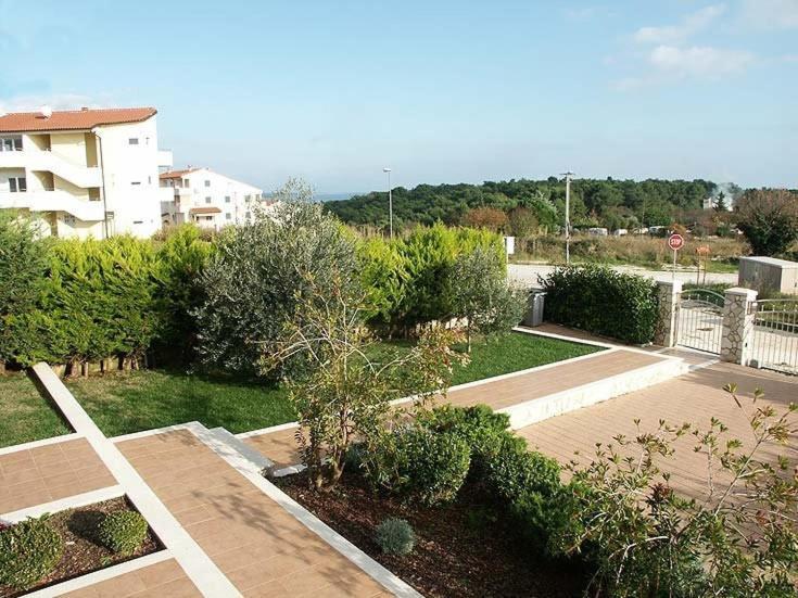 Apartments Villa Fernetich Premantura Extérieur photo