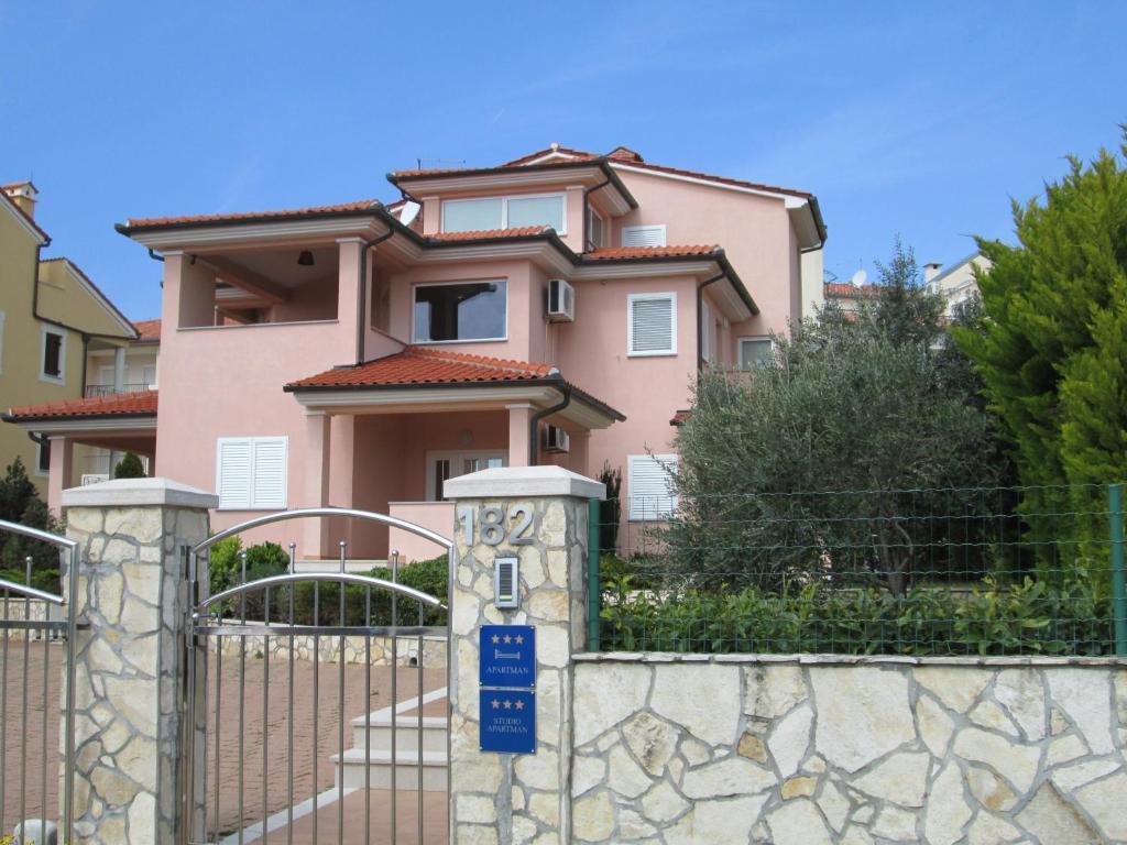 Apartments Villa Fernetich Premantura Extérieur photo