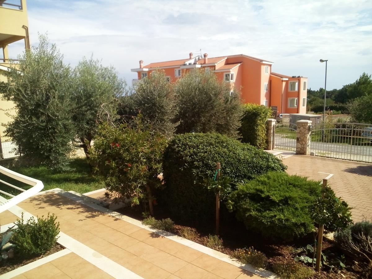 Apartments Villa Fernetich Premantura Extérieur photo