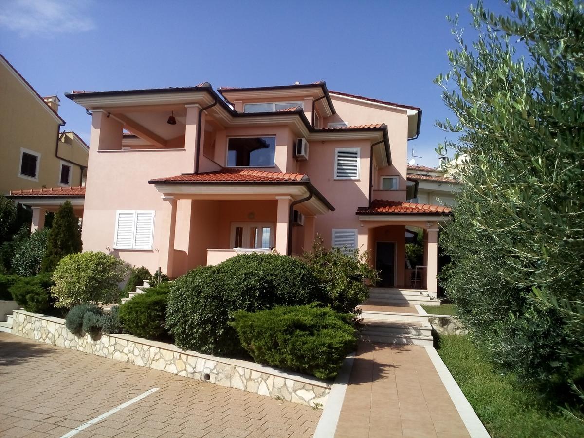 Apartments Villa Fernetich Premantura Extérieur photo