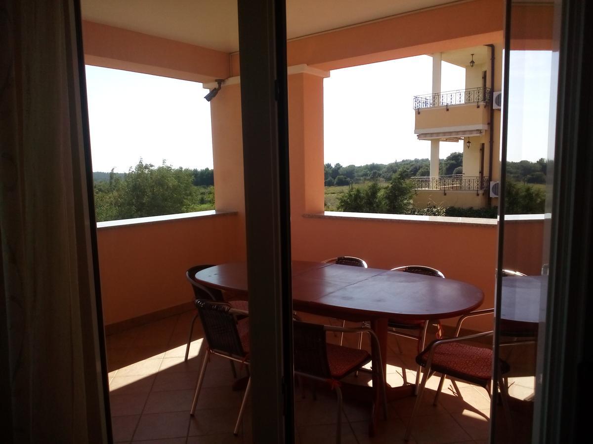 Apartments Villa Fernetich Premantura Extérieur photo