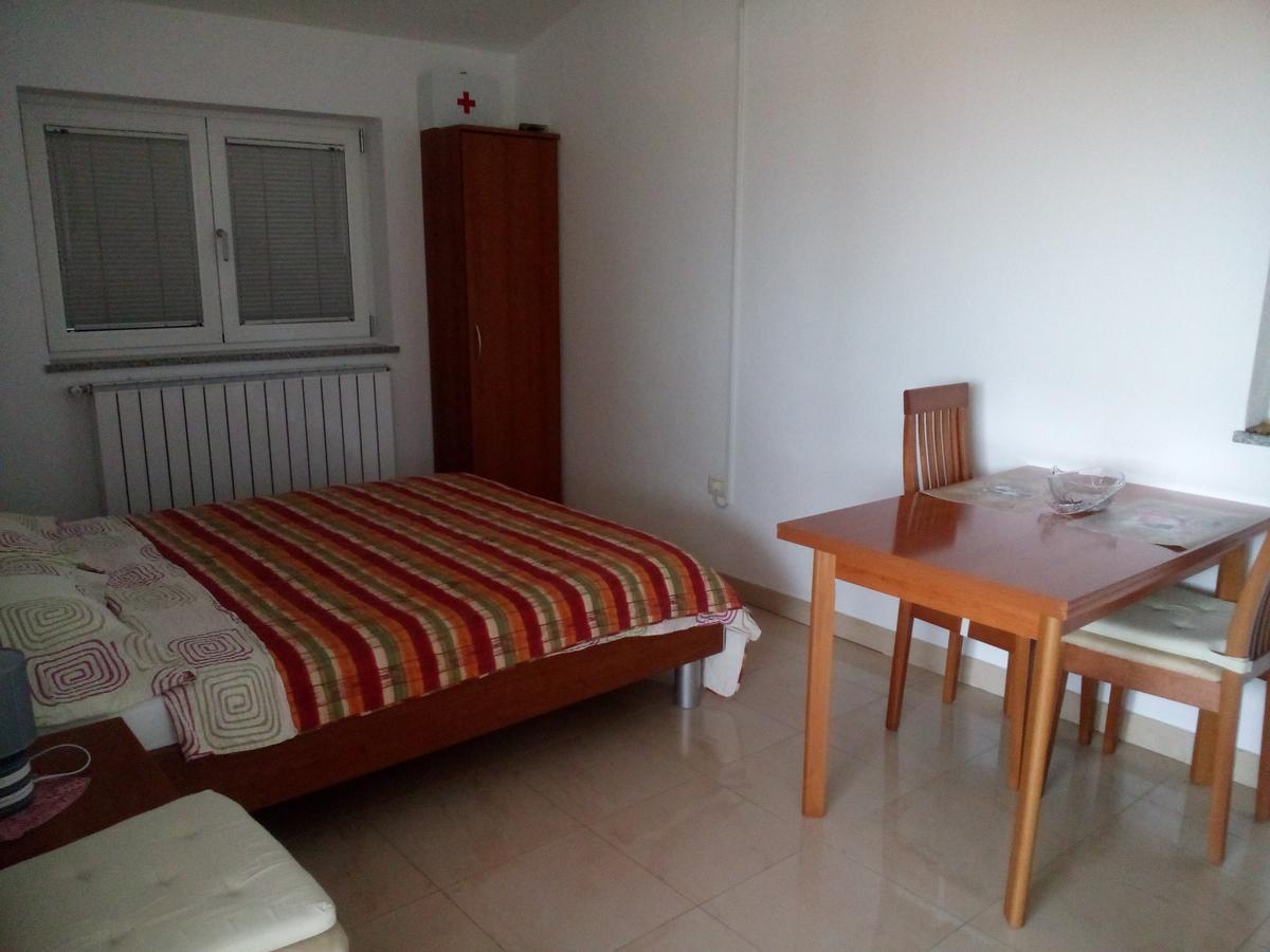 Apartments Villa Fernetich Premantura Extérieur photo